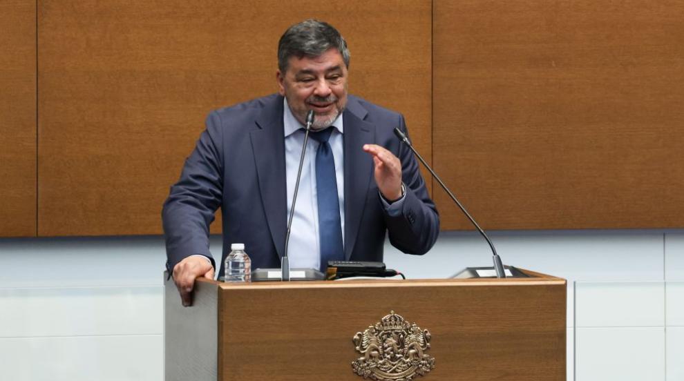 Спор в парламента: Величков призова Радев да заяви дали подкрепя изказване на Кутев за „нашето“ Народно събрание