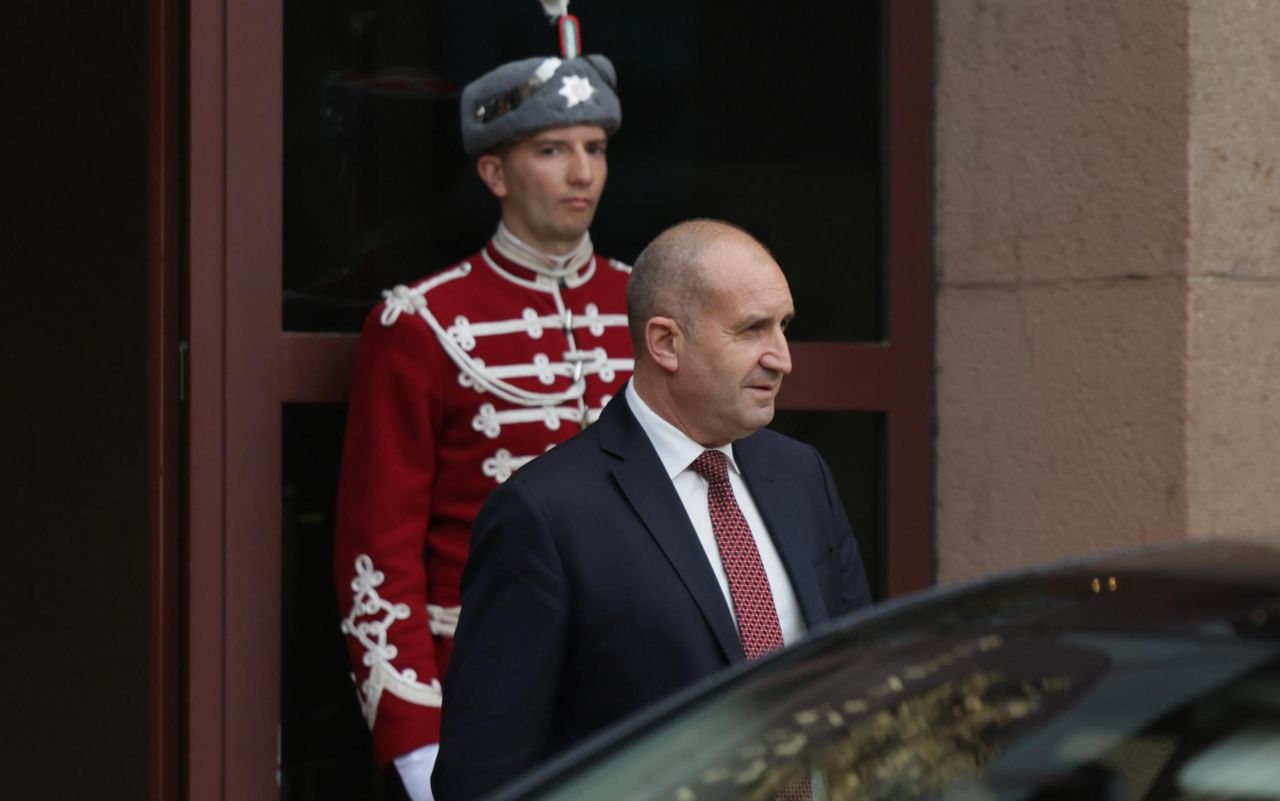 Пътят на генерала: Как Румен Радев напусна „Дондуков“ 2 и бе избран за премиер