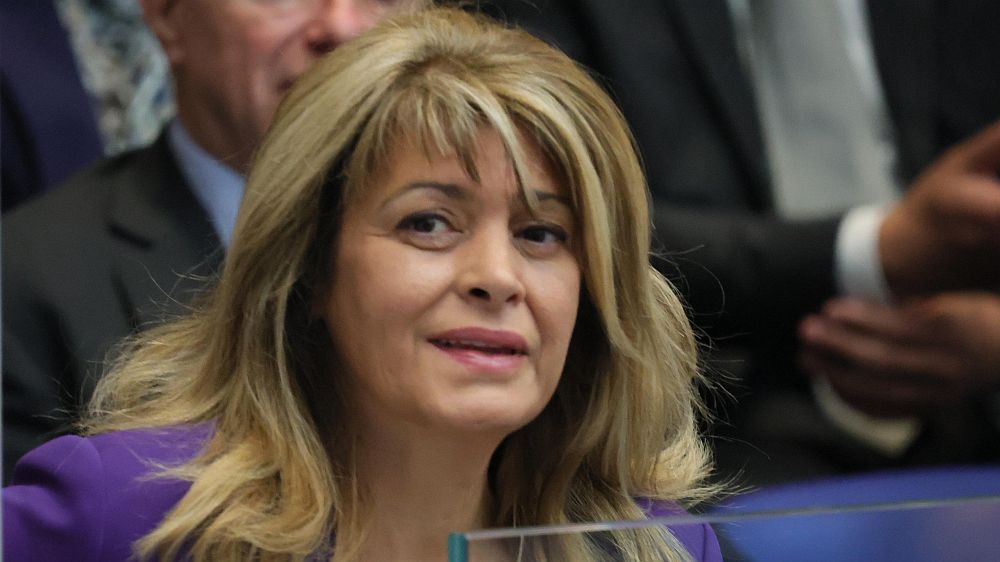 Десислава Радева до съпруга си Румен Радев в ключовия ден
