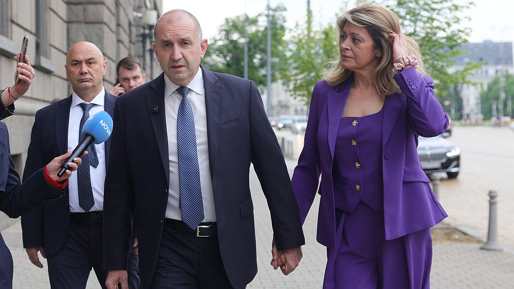 Десислава Радева до съпруга си Румен Радев в ключовия ден
