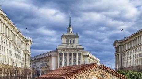 триъгълник на властта парламент