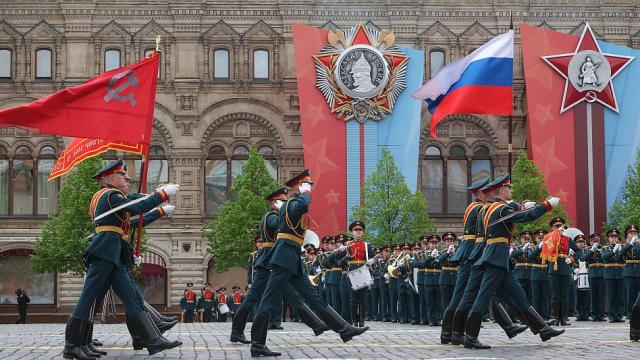 Парадът на победата на Червения площад в Москва (СНИМКИ)