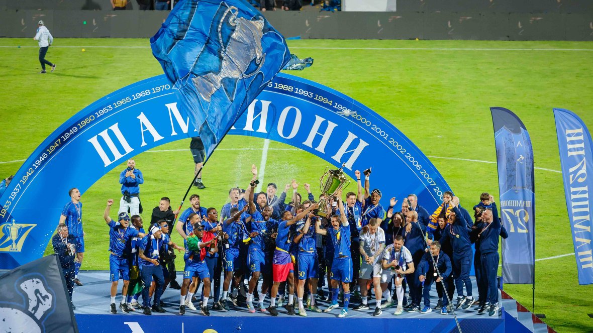 Награждаване на Левски