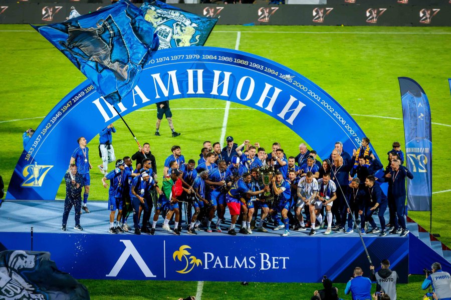 Награждаване на Левски1