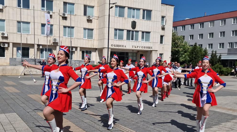 „Не е просто събитие, а жива традиция“: Изненади, атракциони и концерти на пролетния панаир в Търговище (СНИМКИ)