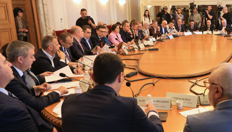 бюджетна комисия - Бюджетната комисия в НС прие на първо четене пакетите от мерки на ПБ