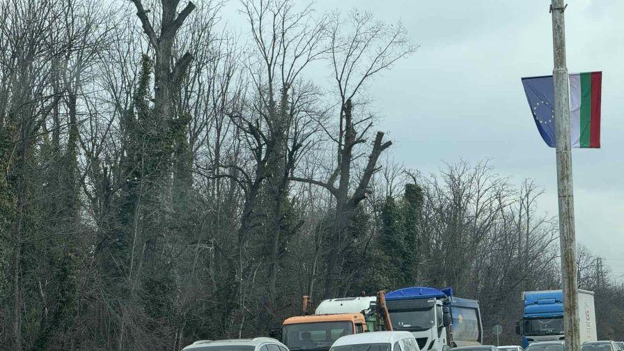 Шофьорите да внимават: Ограничения по пътя за Боровец и на АМ „Тракия“