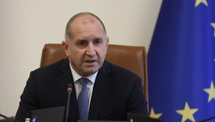 Румен Радев - Радев: Намаляването на покупателната способност изисква неотложни действия