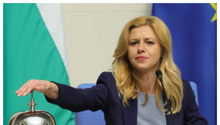михаела доцова - Михаела Доцова води българската делегация на аудиенция при папата