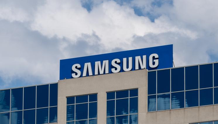 самсунг - Samsung отхвърля твърденията на Дуа Липа за неправомерно използване на лика на певицата