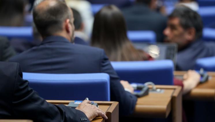 парламент - Промените в Закона за съдебната власт влизат в пленарна зала