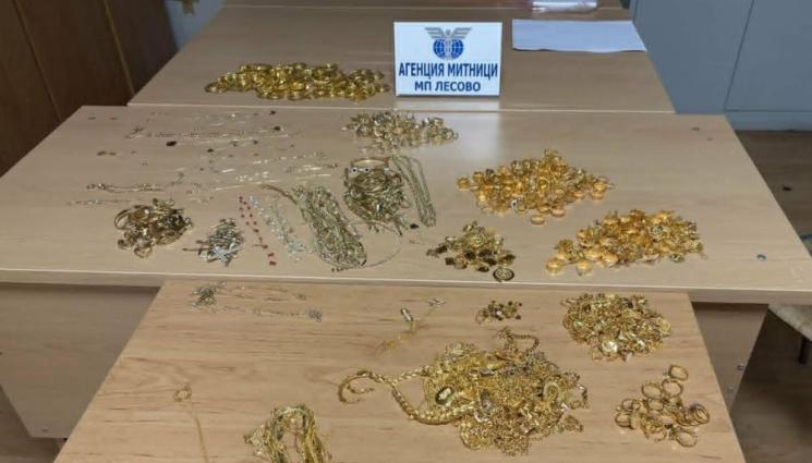 злато - Митничари осуетиха контрабанда на злато за над 400 000 евро