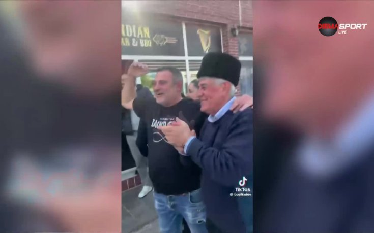 Гьоко пее с феновете на Спартак Варна (видео)