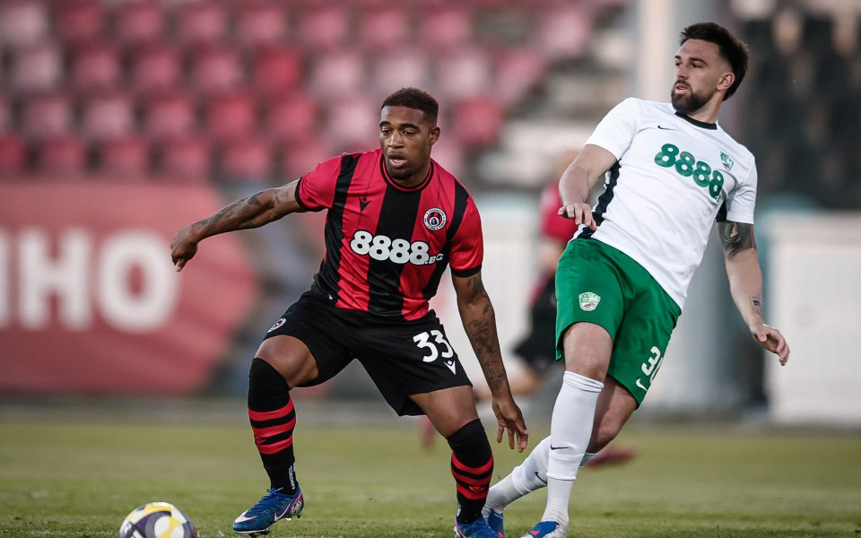 НА ЖИВО: Локомотив София - Берое 0:1, Аларкон бележи