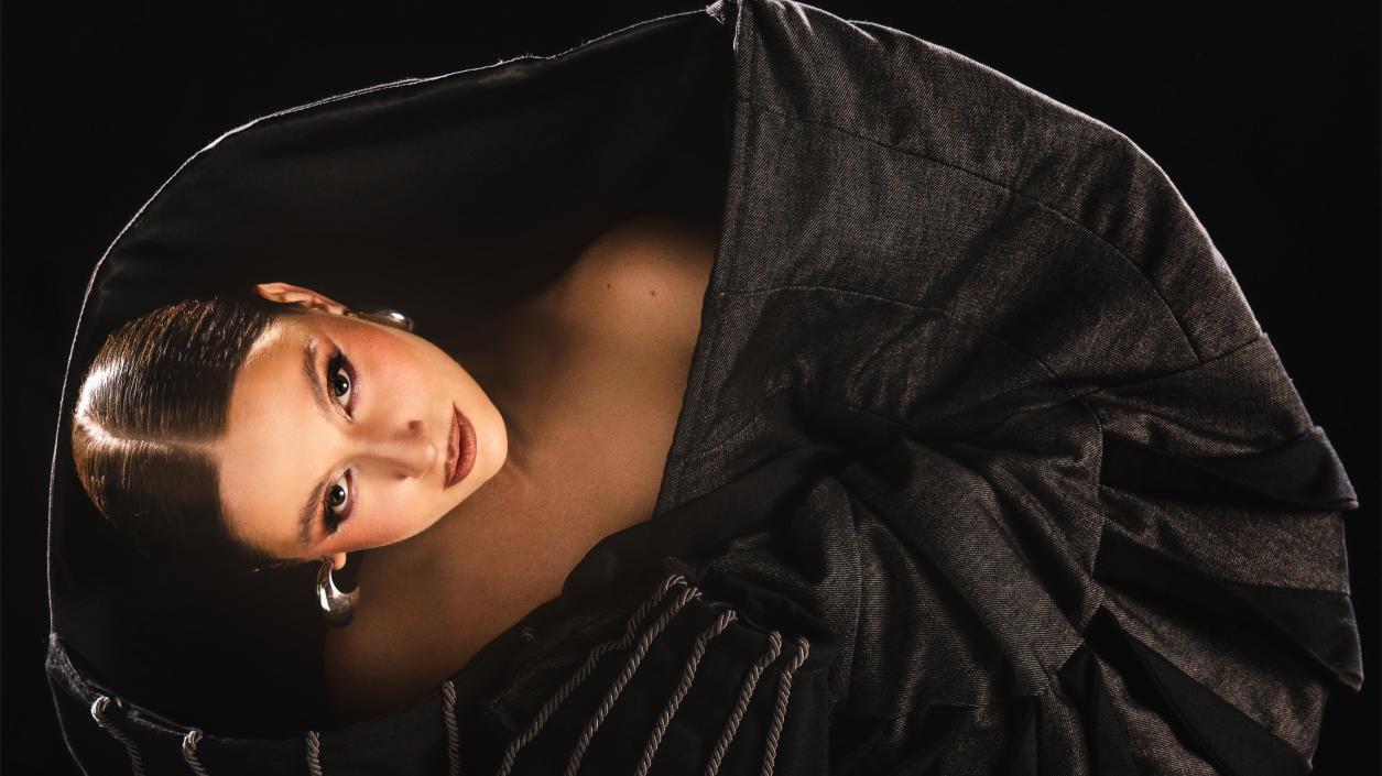 „Медал“ дава старт на нов мини албум на Михаела Маринова