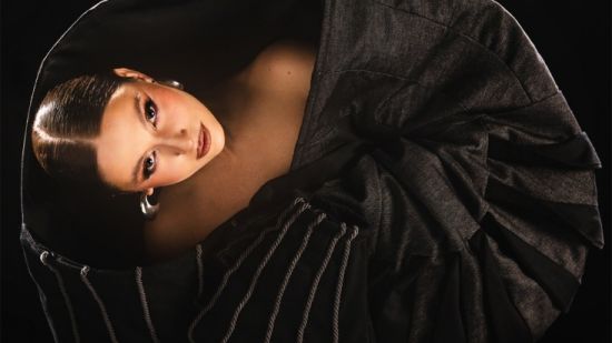 МИХАЕЛА МАРИНОВА ПРЕДСТАВЯ ПЪРВАТА ПЕСЕН OT НОВА ТРИЛОГИЯ