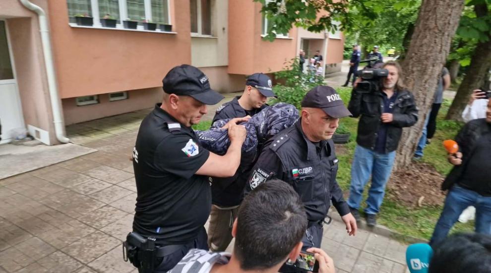 Задържаха мъжа, стрелял по група младежи в столичния квартал (ВИДЕО)