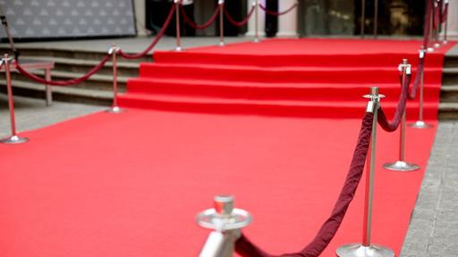 Червен килим под земята: Как легендарен хотел посрещал президенти тайно