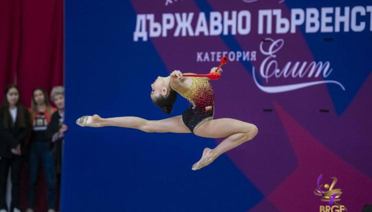 Миа Александрова - Миа Александрова от Левски спечели три златни медала на финалите на отделните уреди при девойки младша възраст
