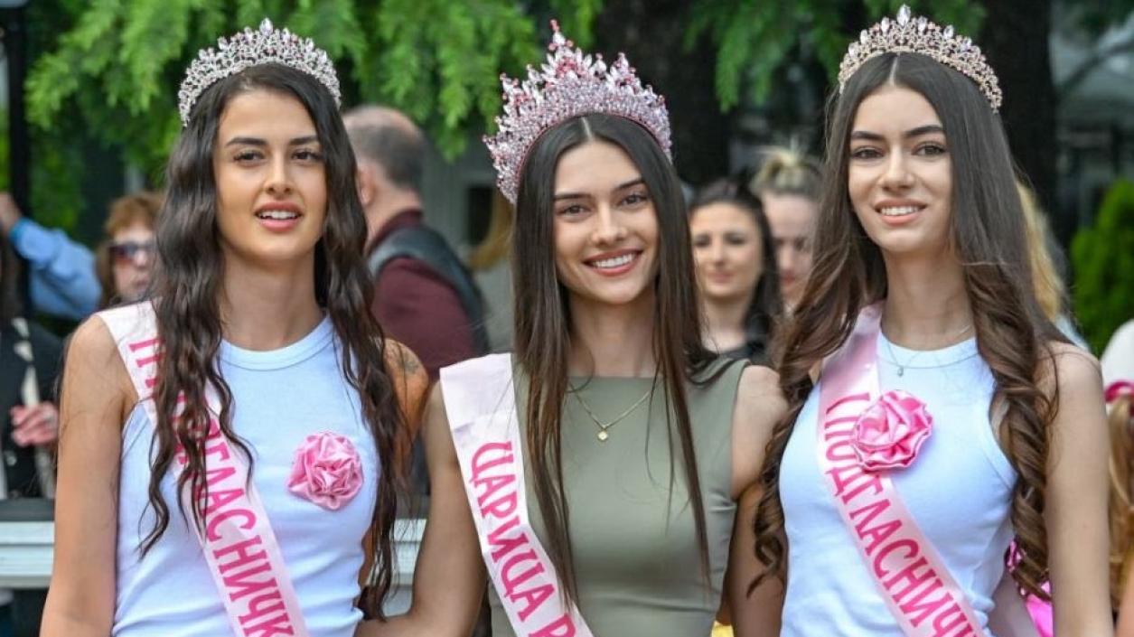Красивите момичета на Казанлък с кауза „Не на агресията в интернет“