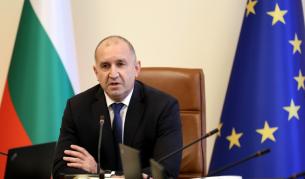 <p>Радев обсъжда с Макрон необходимостта от преговори с Русия</p>