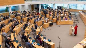 Инга Ругиниене в парламента във Вилнюс