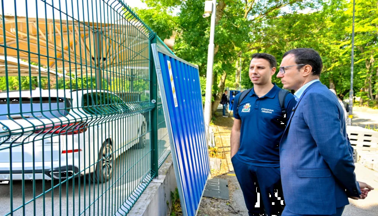 s - Краят на една сага в Борисовата: Връщат терена на автокъщата на хората
