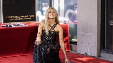Miley Cyrus загатна за нов албум