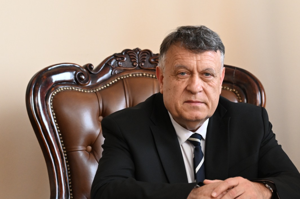мон