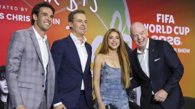 Футболни звезди като Меси и Мбапе участват в клипа на „Dai Dai“ на Shakira