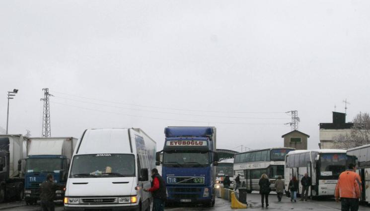 д - Oт 1 юли в целия Европейски съюз: Караш малък бус не повече от 9 ч. дневно