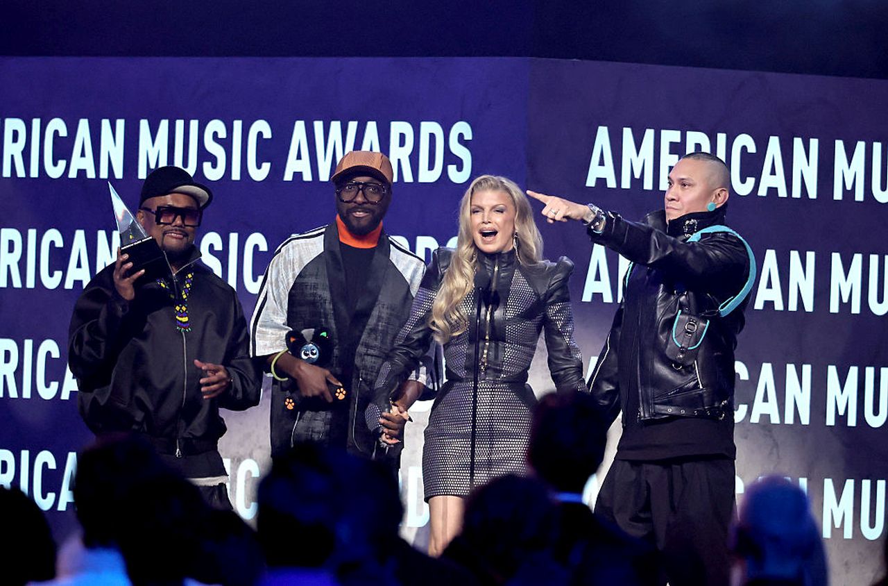Фърги и Black Eyed Peas се събраха отново на Американските музикални награди 2026