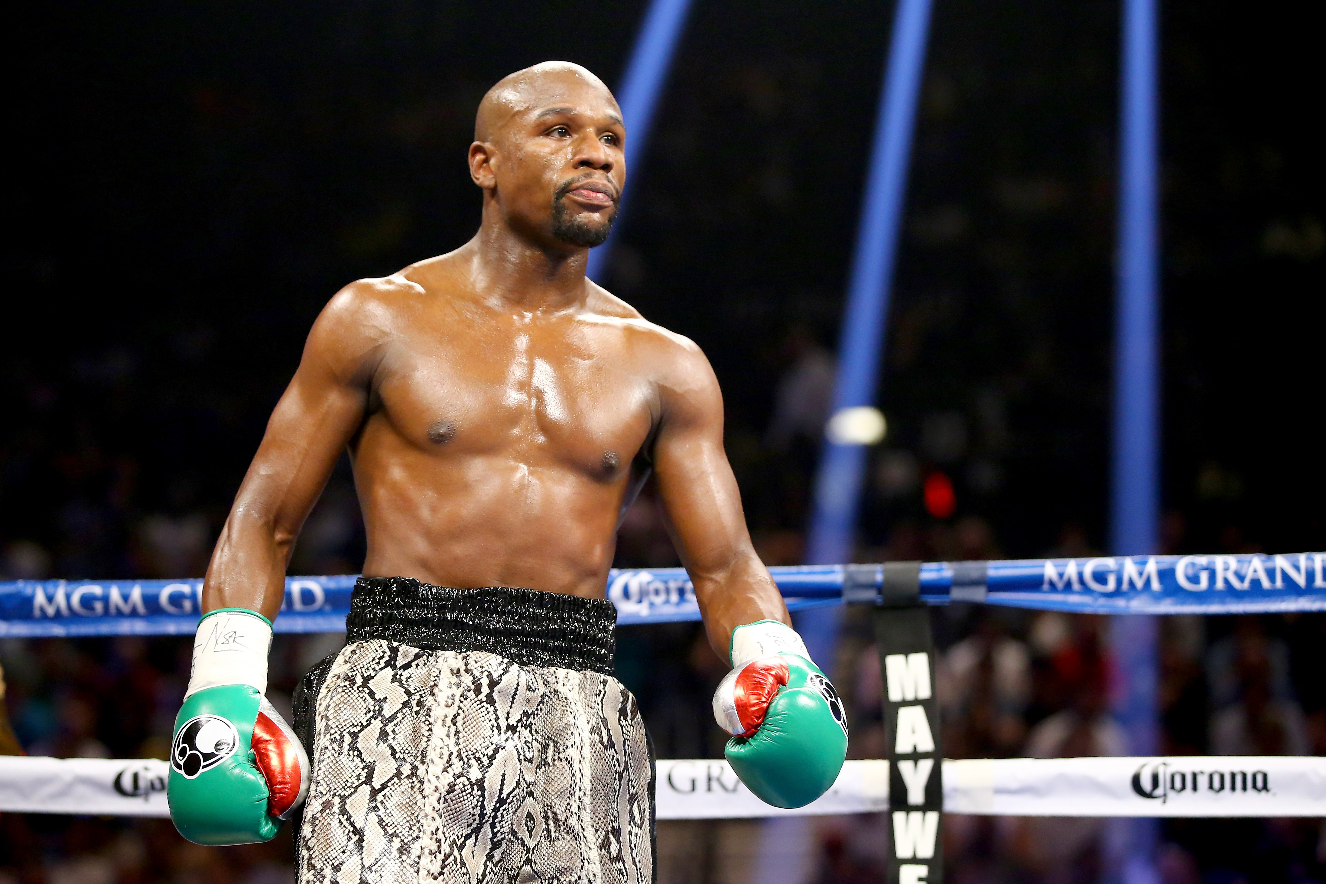 <p><b data-index-in-node="0" data-path-to-node="1,3,0">Флойд Мейуедър (Floyd Mayweather):</b> Легендарният боксьор е забранен, защото нарушава правилото за лоялност &ndash; купува суперколи на Ferrari само за да ги покаже няколко месеца в социалните мрежи и бързо да ги продаде с цел печалба.</p>