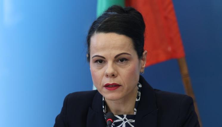 Катя Илкова - Здравният министър: Дълговете на държавните болници са 426 млн. евро