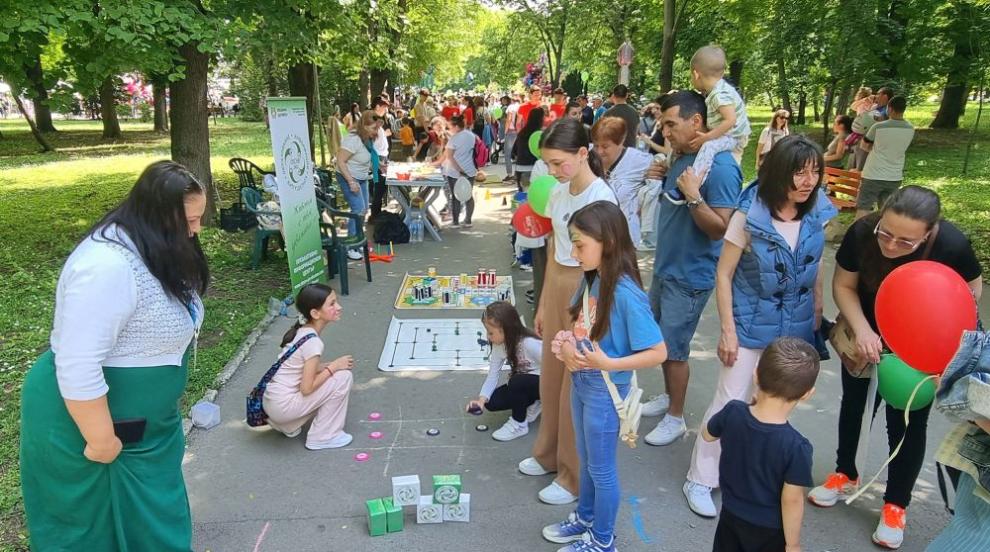 По часове из цялата страна: Къде да отидете на 1 юни