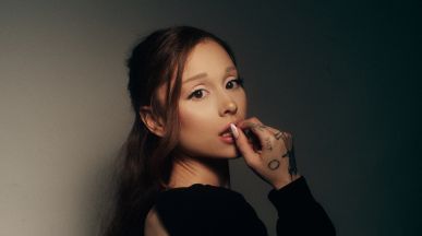 Ariana Grande започва новия си музикален етап с „hate that i made you love me“