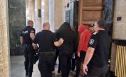 Петима остават в ареста за разпространение на наркотици в ж.к. 
