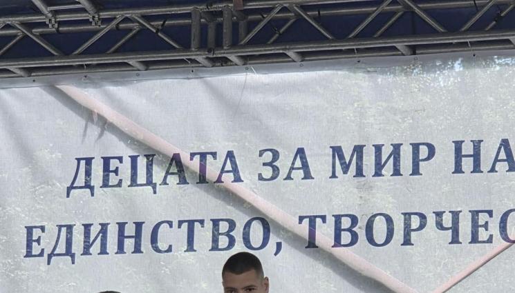 Божидар Саръбоюков - Божидар Саръбоюков с отличие от “Академия бъдещето на България“