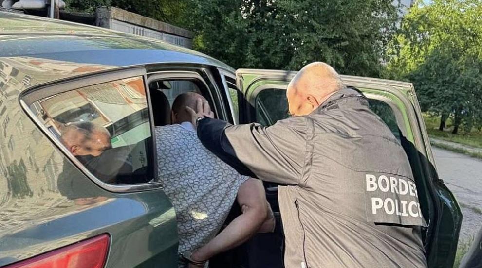 Мащабен удар по канал за мигранти, има задържани при спецоперация
