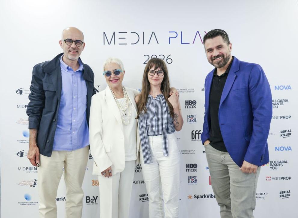  MEDIA PLAY 