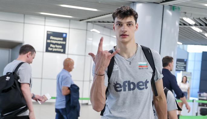 Алекс Николов