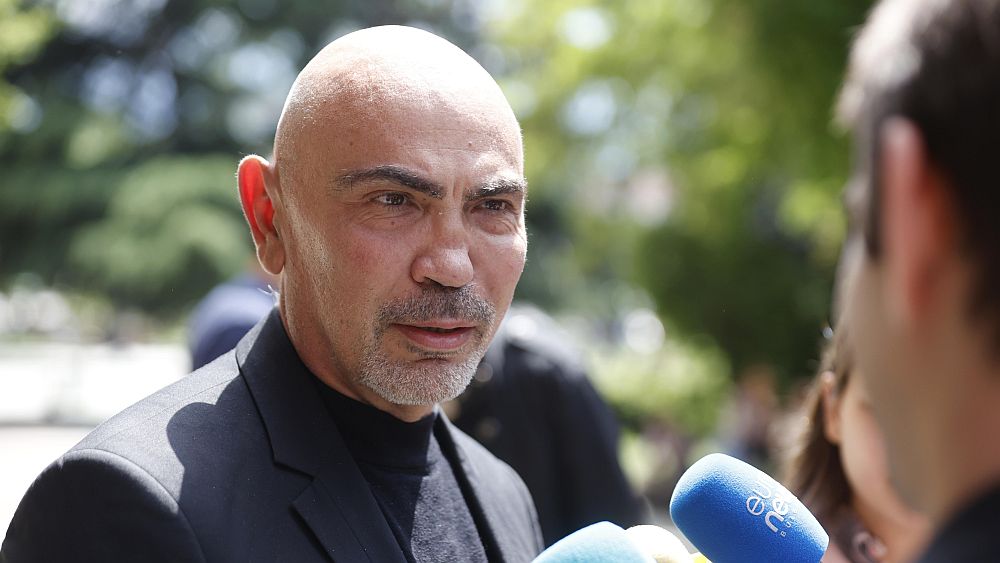Поклонението пред Любен Дилов-син