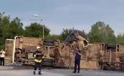 Автобус се обърна в София, много пострадали