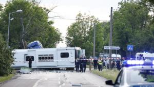 Тежка катастрофа между кола и автобус в София