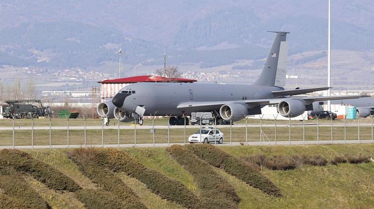 американски военни самолети летище васил левски