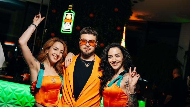 ORANGE