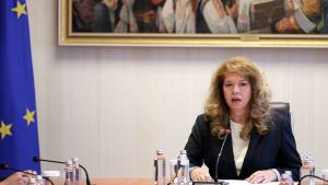 Илияна Йотова започва консултации с партиите за нов състав на