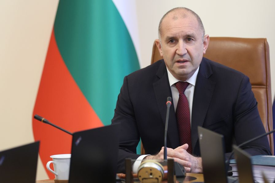 Румен Радев говори за рафинерията в Бургас с министъра на енергетиката на САЩ