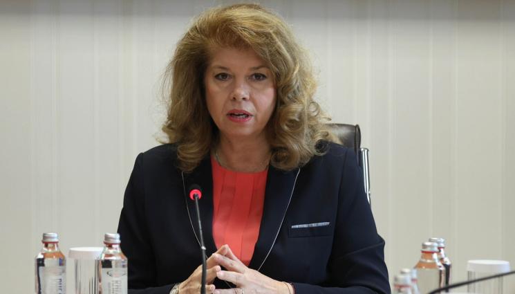 Йотова - Битката за ЦИК започна: Йотова изслушва кандидатите