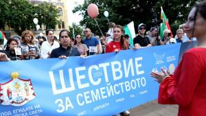 Шествието на семейството